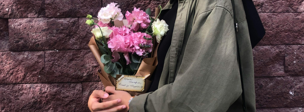 Le langage des fleurs : Comment choisir le bon message pour votre bouquet