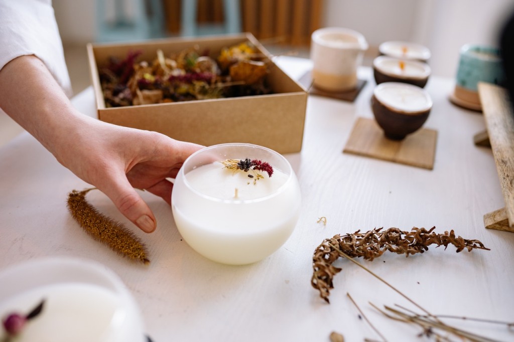 DIY - Fabriquer sa bougie avec des fleurs séchées